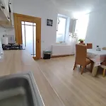 Friends House - Station - Self Check-in 3* Braşov