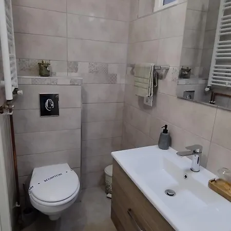 Guest house Friends House - Station - Self Check-in *