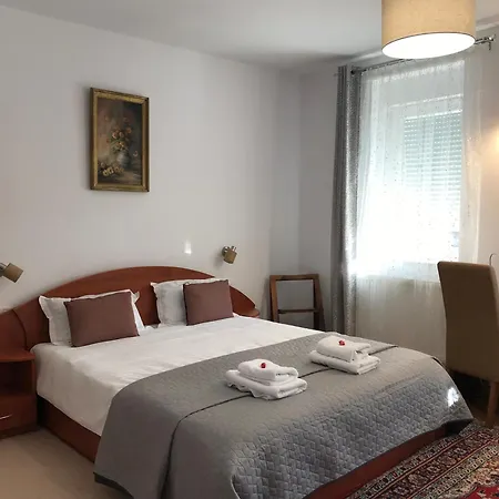 Guest house Friends House - Station - Self Check-in Brasov