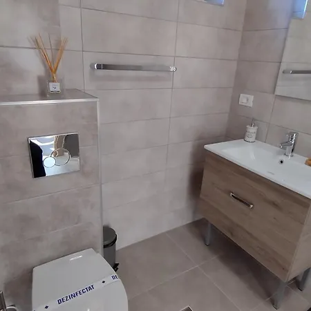 Friends House - Station - Self Check-in Gasthuis Braşov