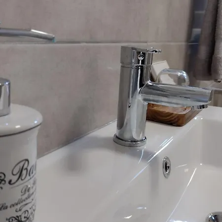 Gasthuis Friends House - Station - Self Check-in