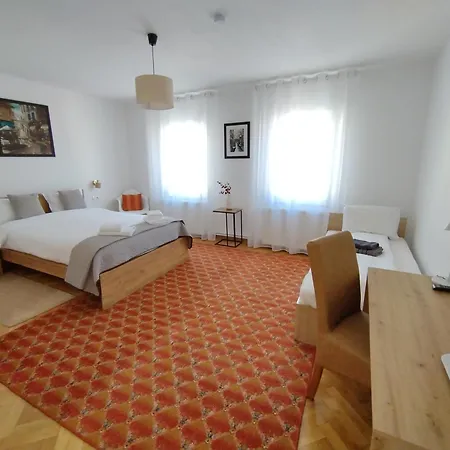 Friends House - Station - Self Check-in Brasov