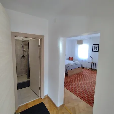 Gasthuis Friends House - Station - Self Check-in