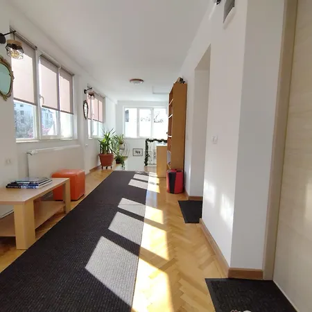 Friends House - Station - Self Check-in Brasov