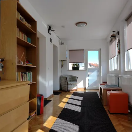 Friends House - Station - Self Check-in 3*