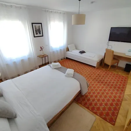 Friends House - Station - Self Check-in Guest house *