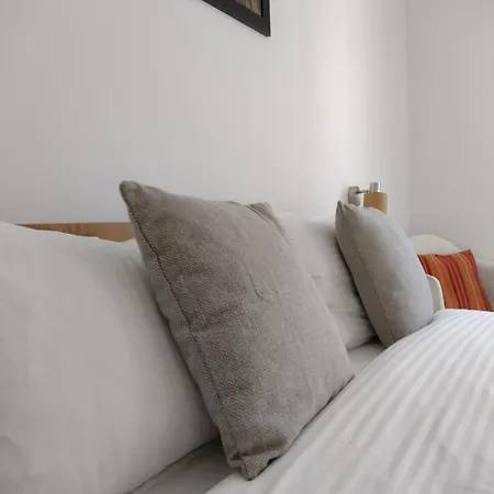 Friends House - Station - Self Check-in Guest house Brasov