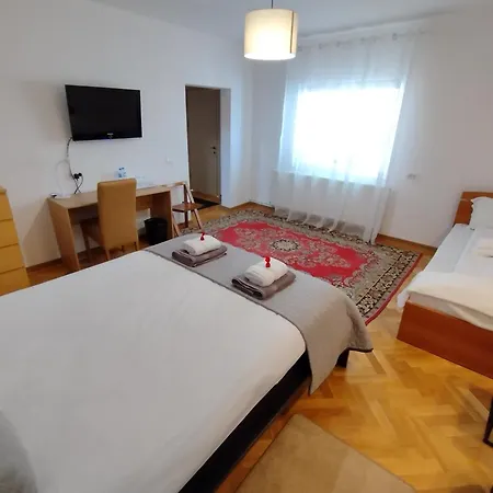 Friends House - Station - Self Check-in Guest house Brasov