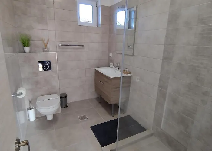 Friends House - Station - Self Check-in 3*