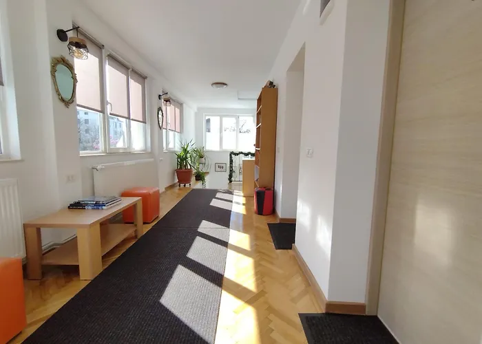 Friends House - Station - Self Check-in Brasov