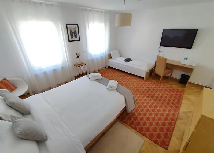 Friends House - Station - Self Check-in Guest house 3*